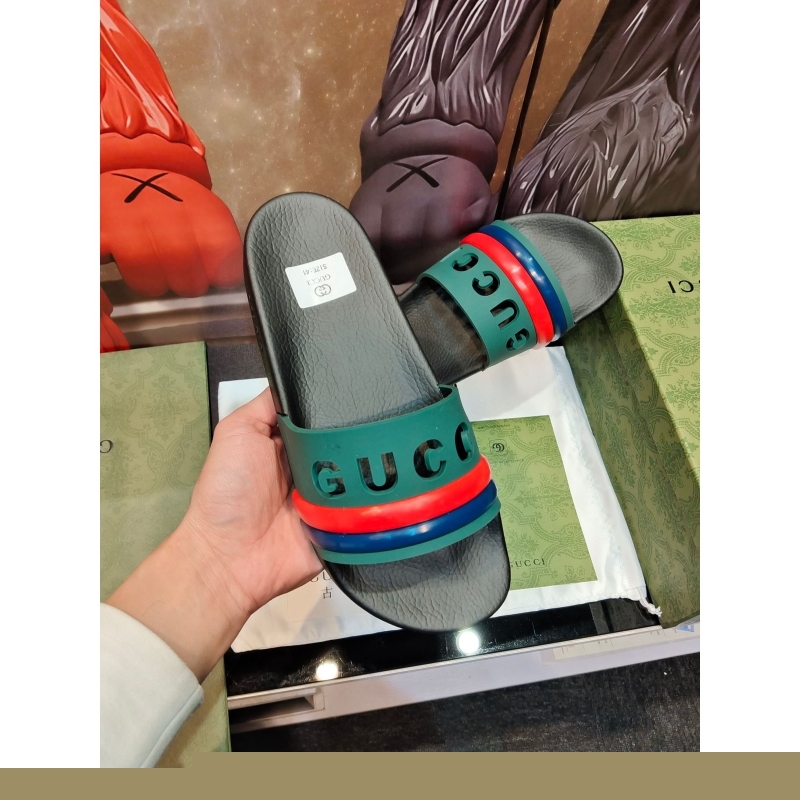 G*u*i slippers